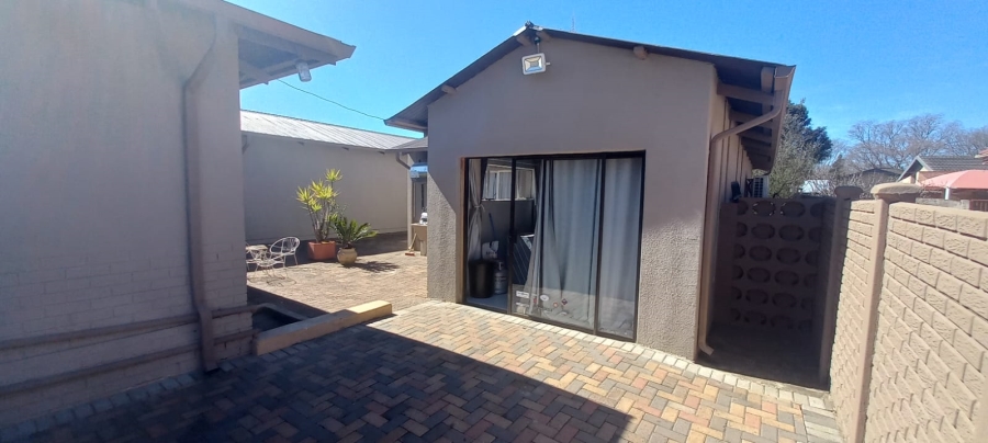 6 Bedroom Property for Sale in Jordania Free State